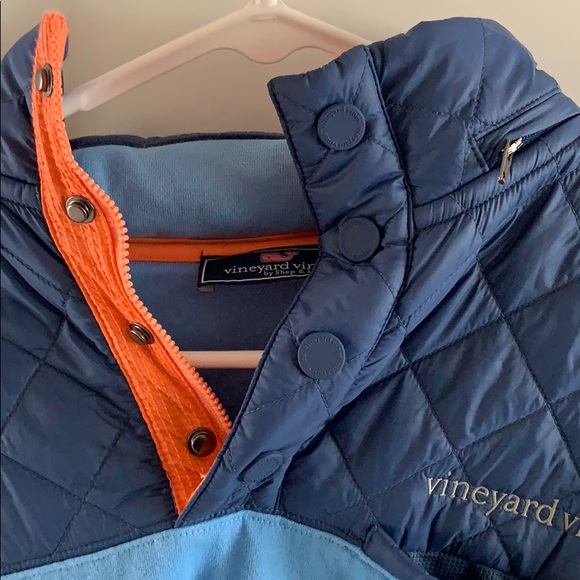 Men’s Vineyard Vines quarter-zip hoodie. - Picture 6 of 6